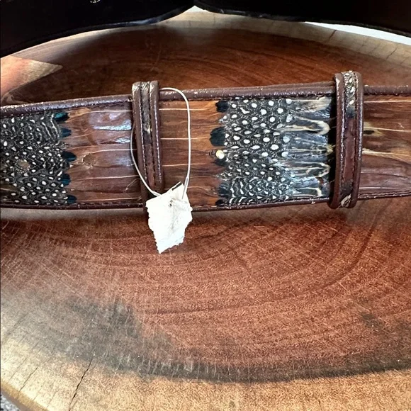 Insane vintage belt! Peacock feathers and gold colored clasp. Adjustable size - Picture 5 of 8
